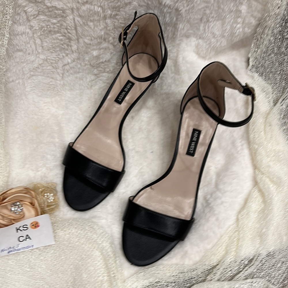 Nine West black with a strap 2 in heel 9M - Picture 2 of 7